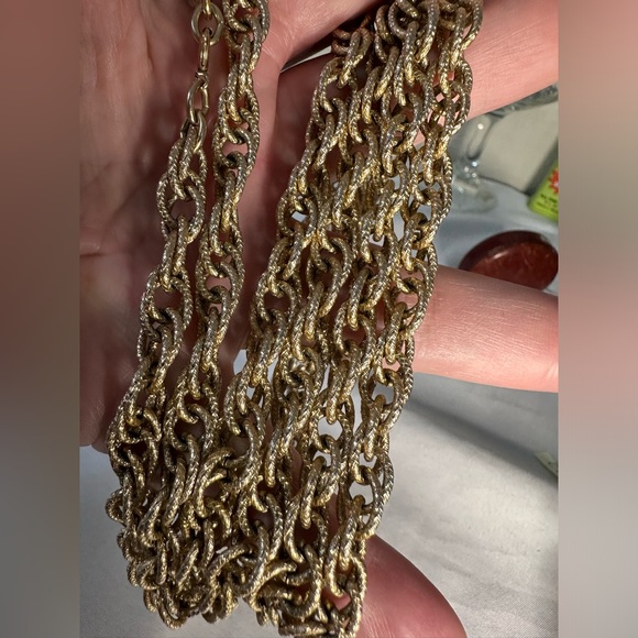 Long vintage goldtone link necklace - Picture 7 of 8